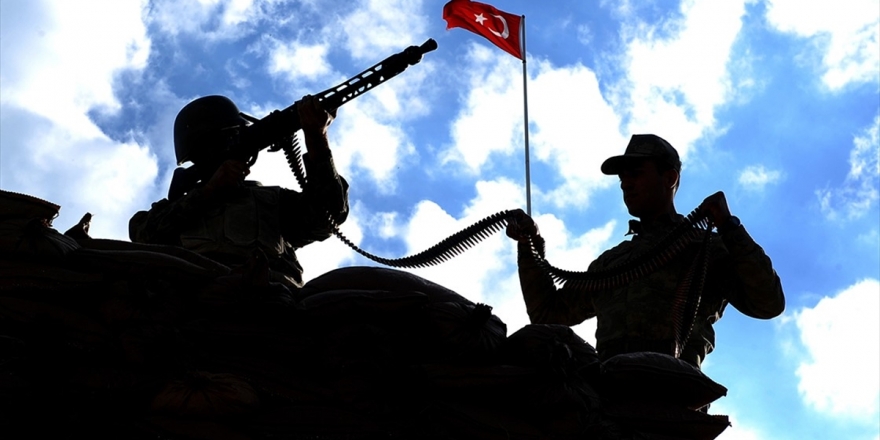 Biri Gri Kategoride Aranan 5 Terörist Teslim Oldu