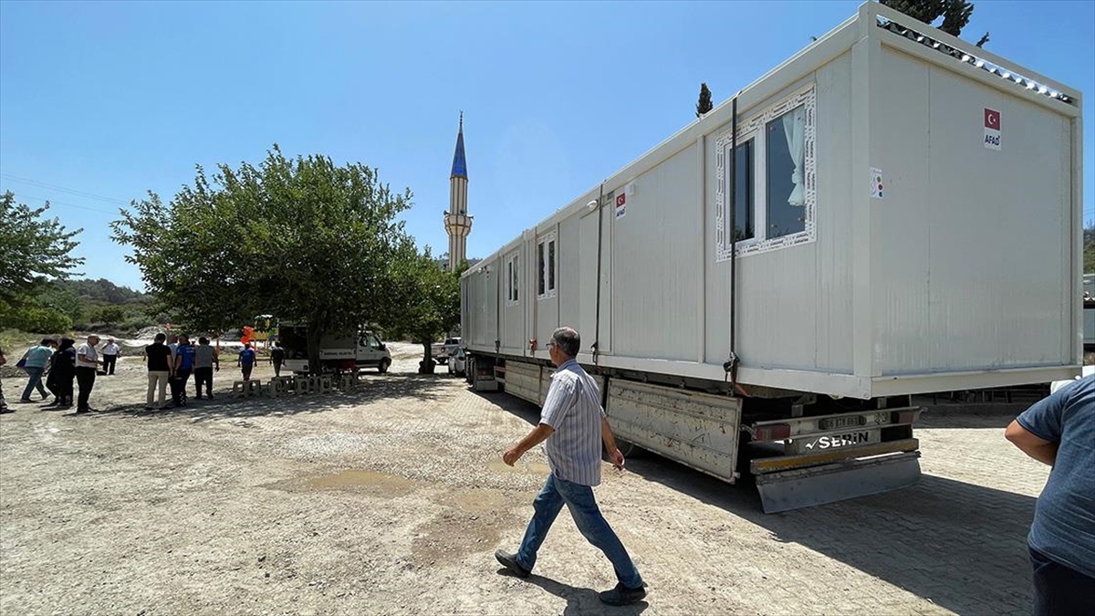 Manisa'daki Orman Yangınında Evleri Yananlar İçin Geçici Barınma Merkezi Kuruluyor