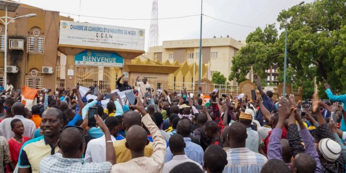 Nijer'de Darbe Destekçileri Sokağa İndi