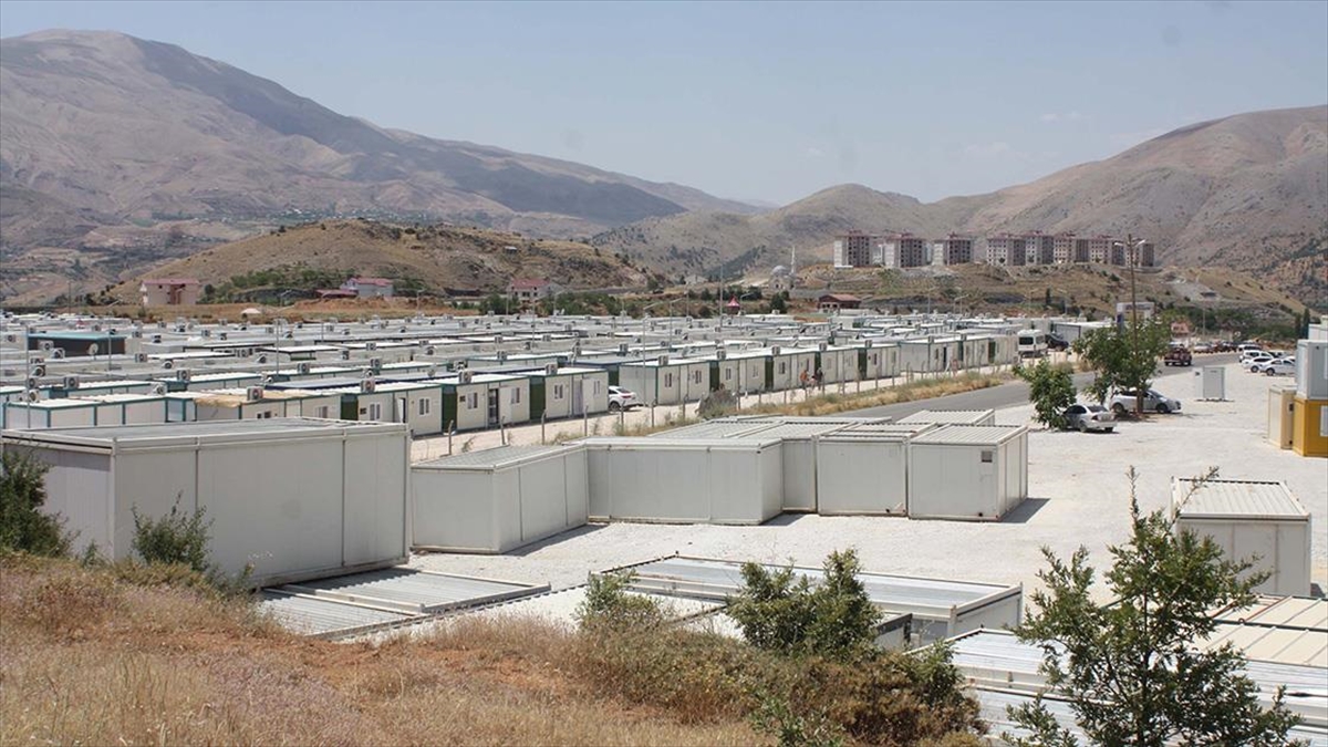 Çelikhan'da Yapımı Tamamlanan 534 Konteynerde Yaşam Başladı