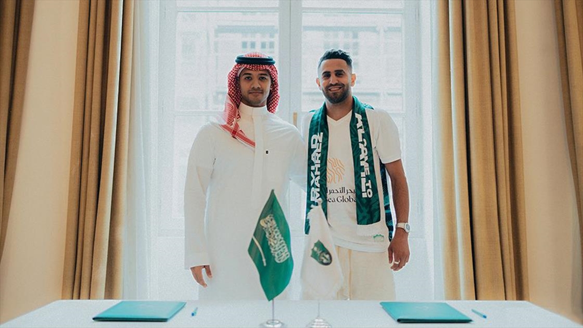 Suudi Arabistan Ekibi Al-ahli, Riyad Mahrez'i Kadrosuna Kattı