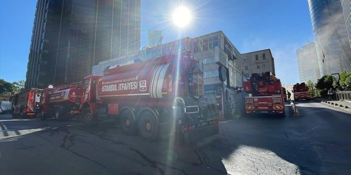 Sarıyer'de Bir İş Merkezinde Çıkan Yangına Müdahale Ediliyor