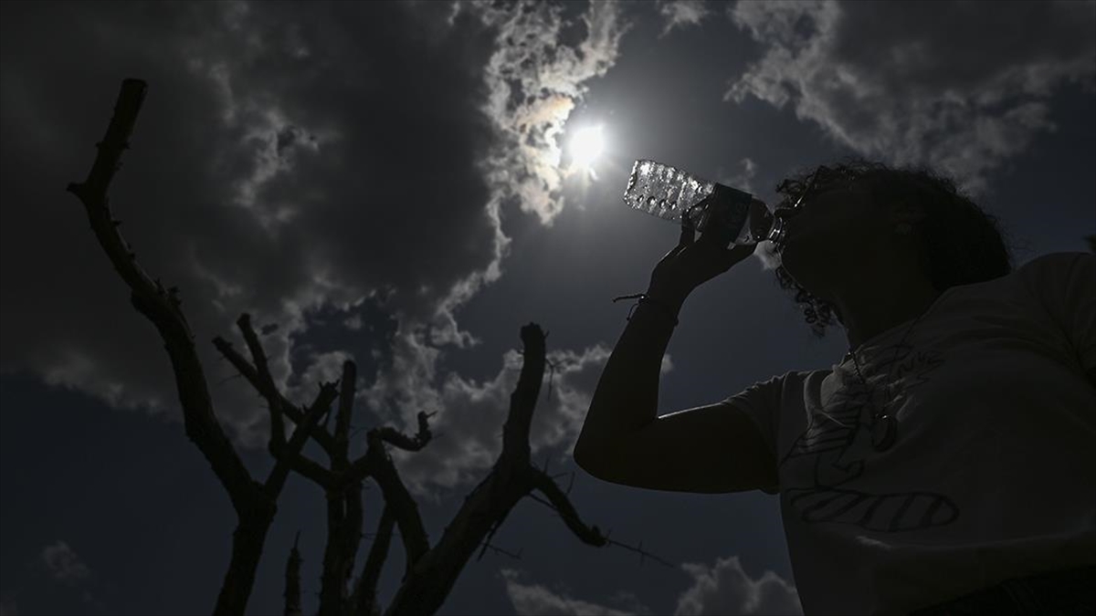 Aşırı Sıcak Ve Nemli Hava Psikolojiyi De Olumsuz Etkileyebiliyor