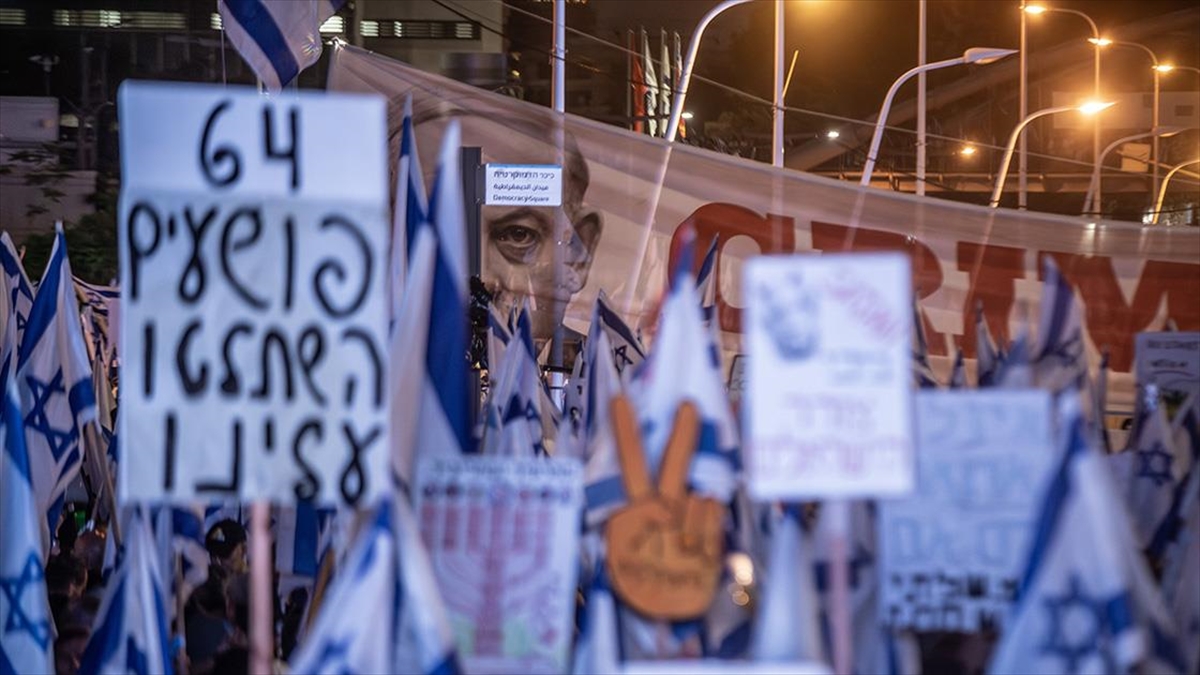 İsrail'de Yüz Binlerce Kişi Hükümetin Yargı Düzenlemesine Karşı Yine Sokaklara İndi