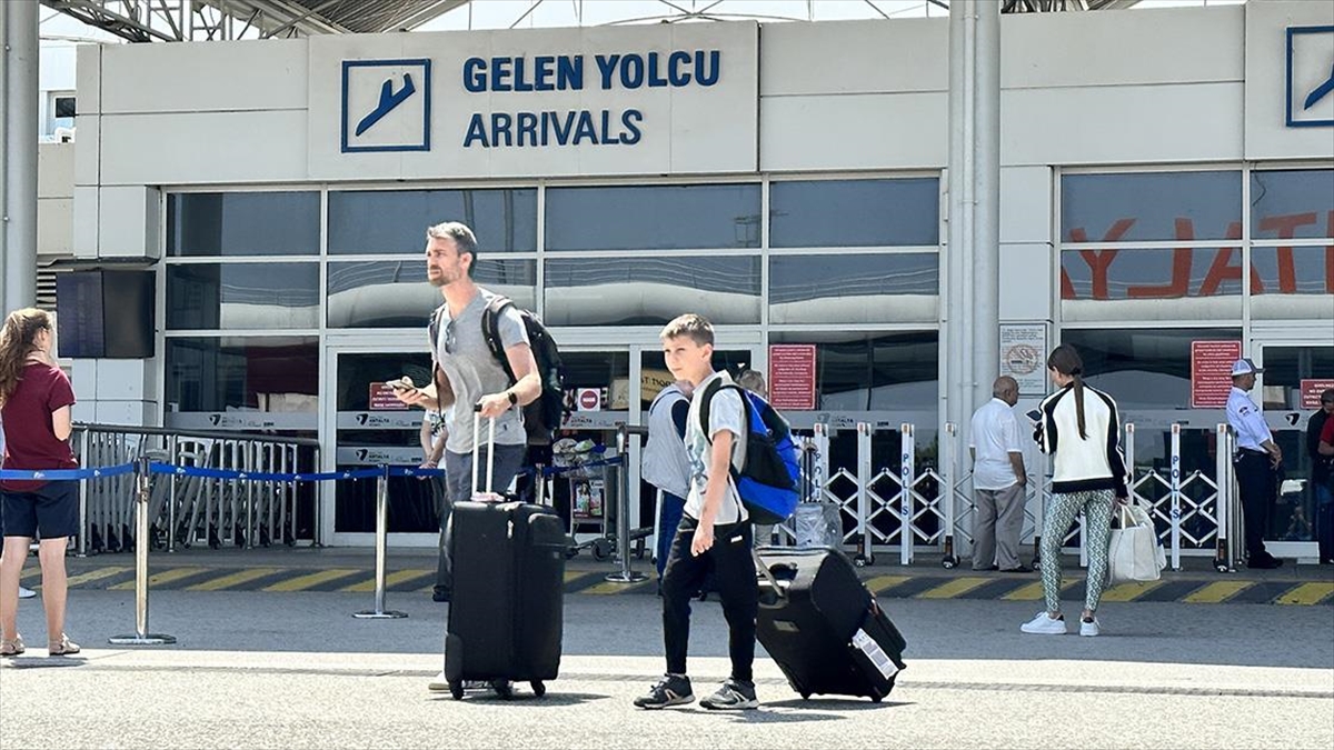 Antalya'da Dış Hatlar Günlük Yolcu Sayısında Rekor Kırıldı