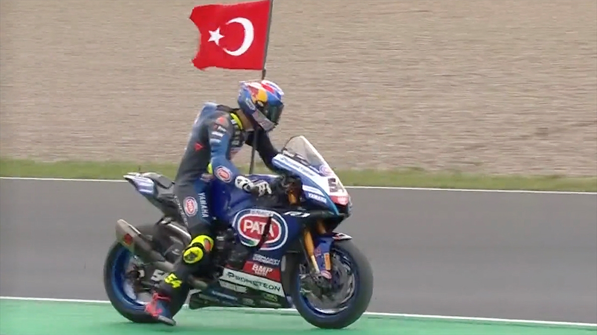 Toprak Razgatlıoğlu, Çekya'da "Superpole" Yarışını Kazandı