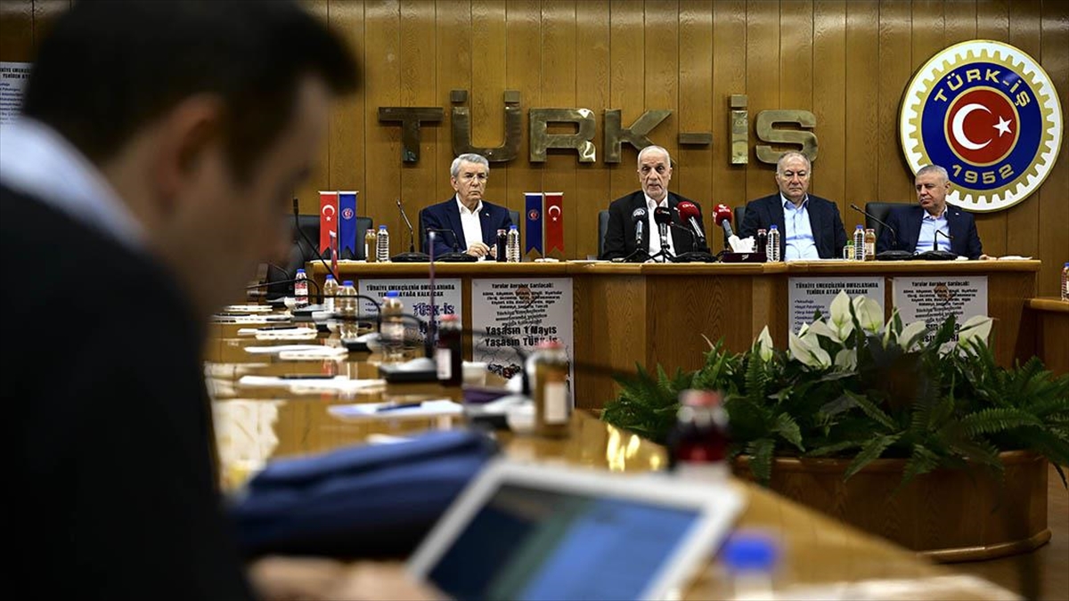 Türkiye'nin En Büyük İşçi Konfederasyonu 71 Yaşında