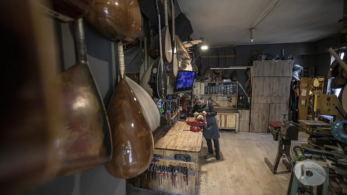 Devletten Aldığı Destekle Yaptığı Bağlamalar Yurt Dışından İlgi Görüyor