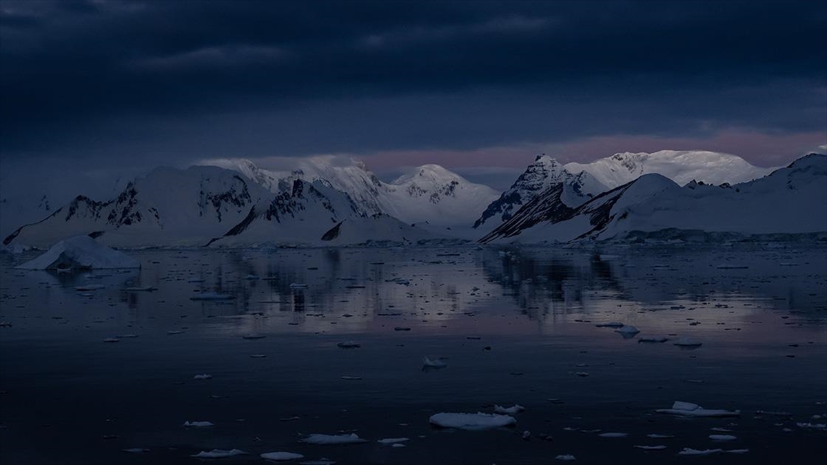 Antarktika'da Arjantin Büyüklüğünde Deniz Buzu Eridi