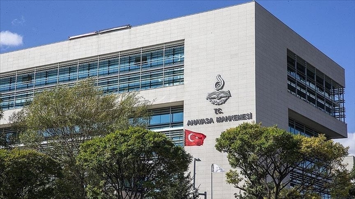 Anayasa Mahkemesi "hükmün Açıklanmasının Geri Bırakılması"nı İptal Etti