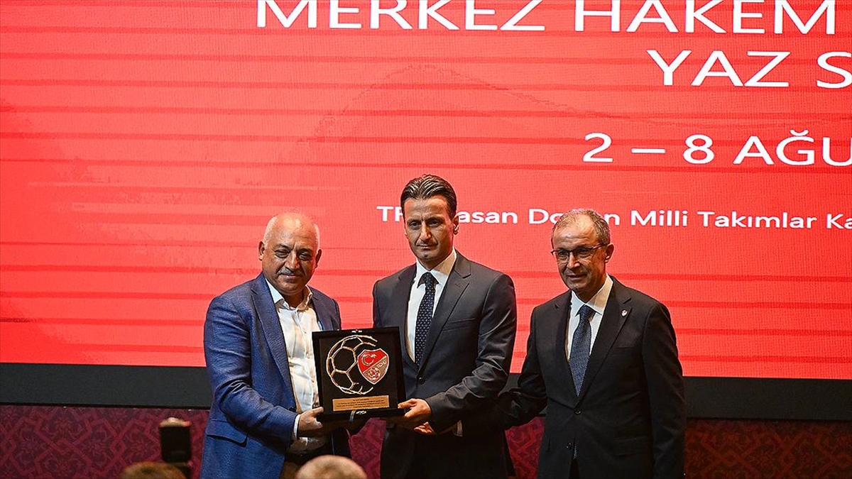 Tff Başkanı Büyükekşi: Hakemlerimizi Eleştirmek Ve Yıpratmak Yerine Üzerlerindeki Baskıyı Kaldırıp, Korumalıyız