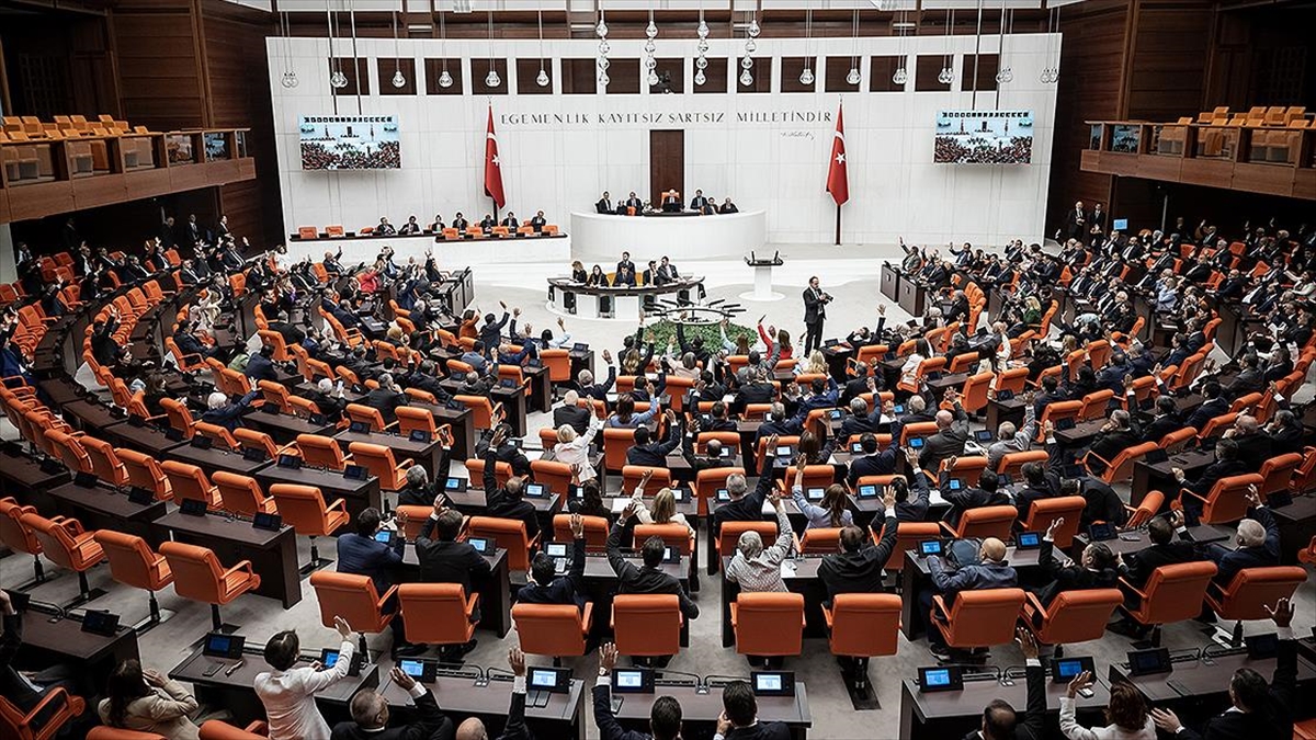 310 vekil 149’ar bin lirayı afiyetle yedi