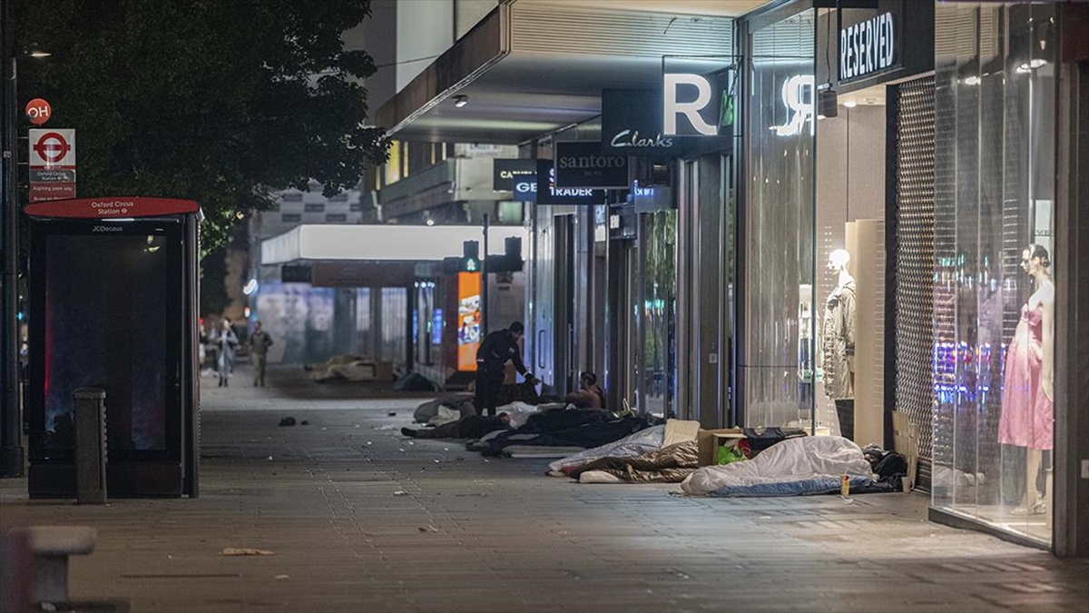 Londra'da Sokakta Uyuyan Evsizlerin Sayısı Artıyor