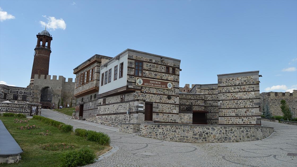 Erzurum'un "kültür Ve Sanat Evi" Ziyaretçilerini Tarihi Yolculuğa Çıkarıyor