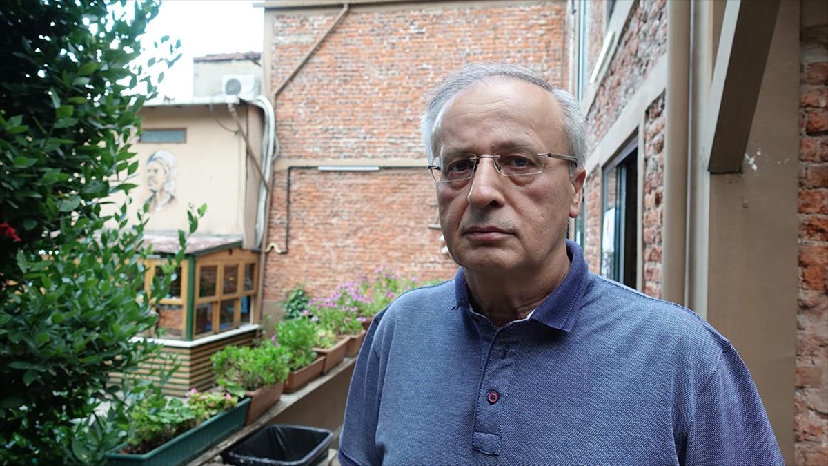 Prof. Dr. Rıdvan Şentürk: Tiyatro Yerinde Sayarsa Hayattan Kopar