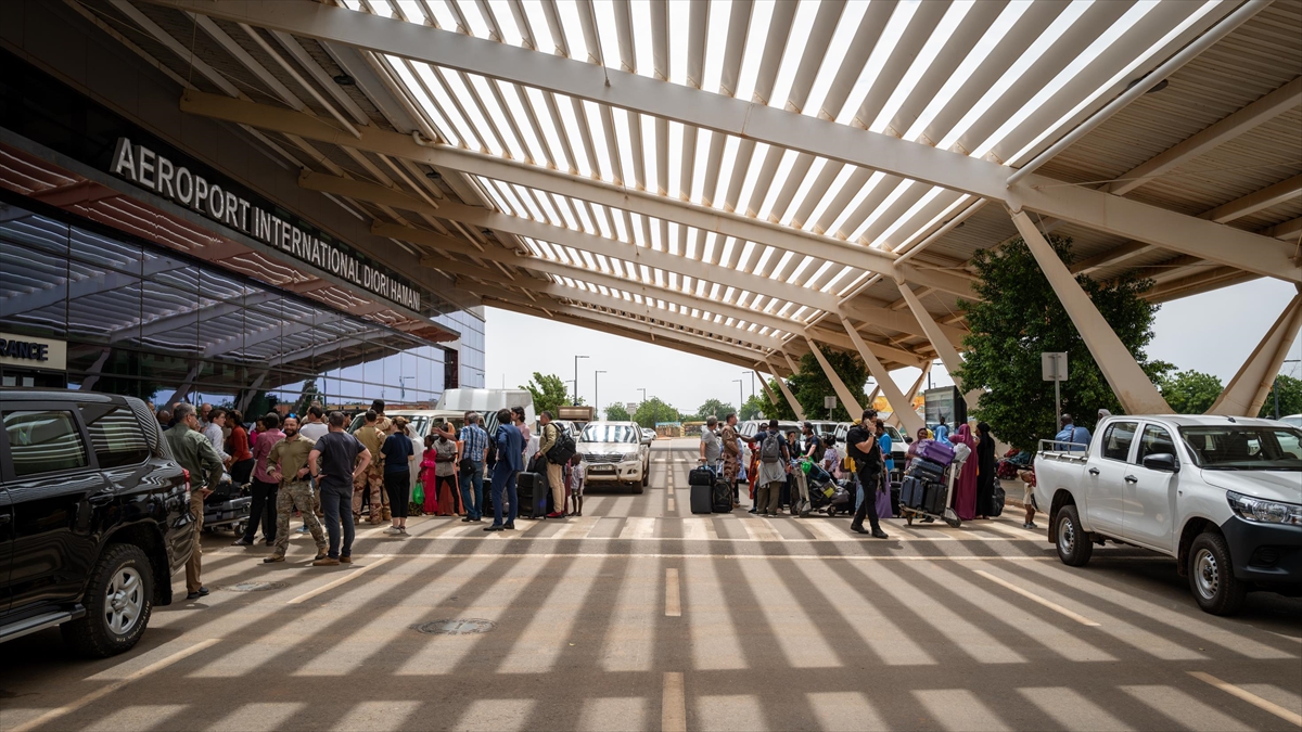 Askeri Darbe Sonrası Nijer'de Kalan Thy Ekibi Yurda Getirildi