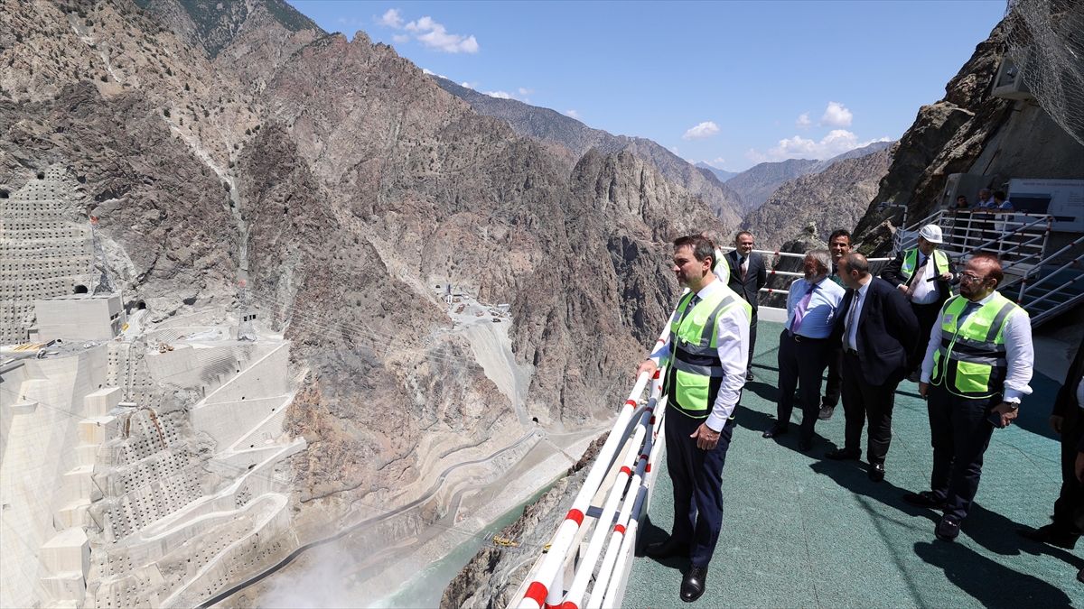 Bakan Bayraktar, Yusufeli Barajı Ve Hes'te İncelemelerde Bulundu