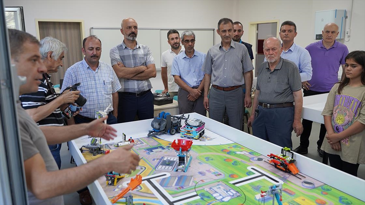 Kahramanmaraş'ta Afetzede Öğrenciler İçin Robotik Kodlama Atölyesi Açıldı