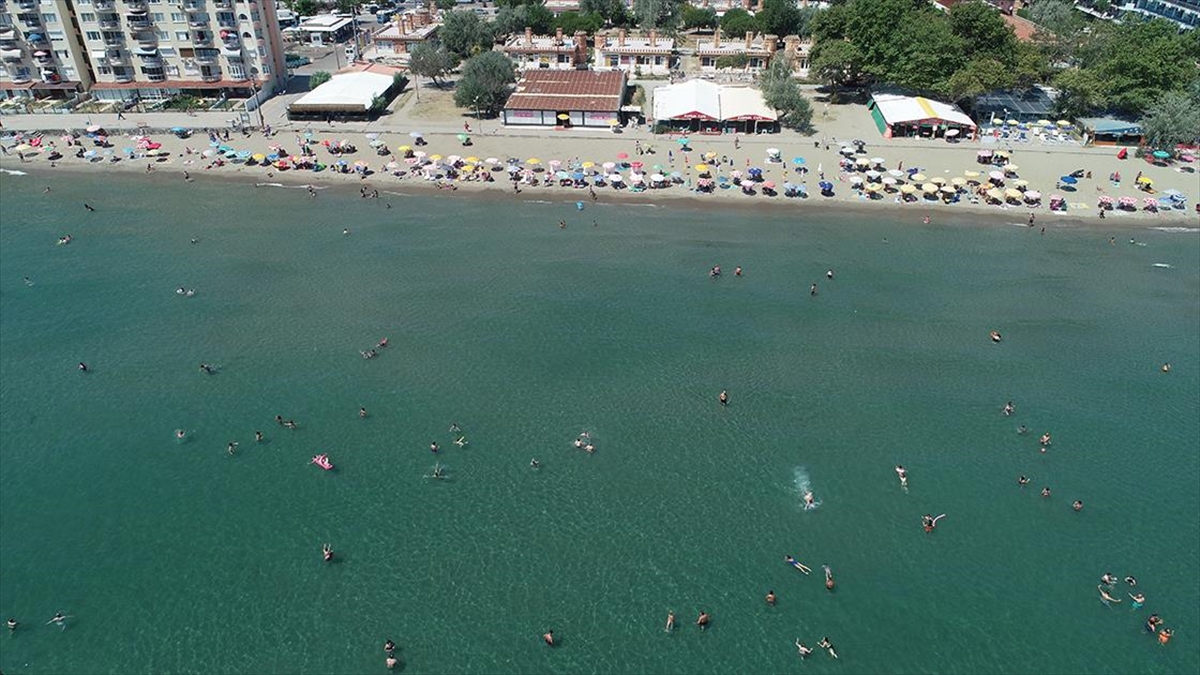 Tekirdağ'da Sıcaktan Bunalanlar Sahillerde Vakit Geçiriyor