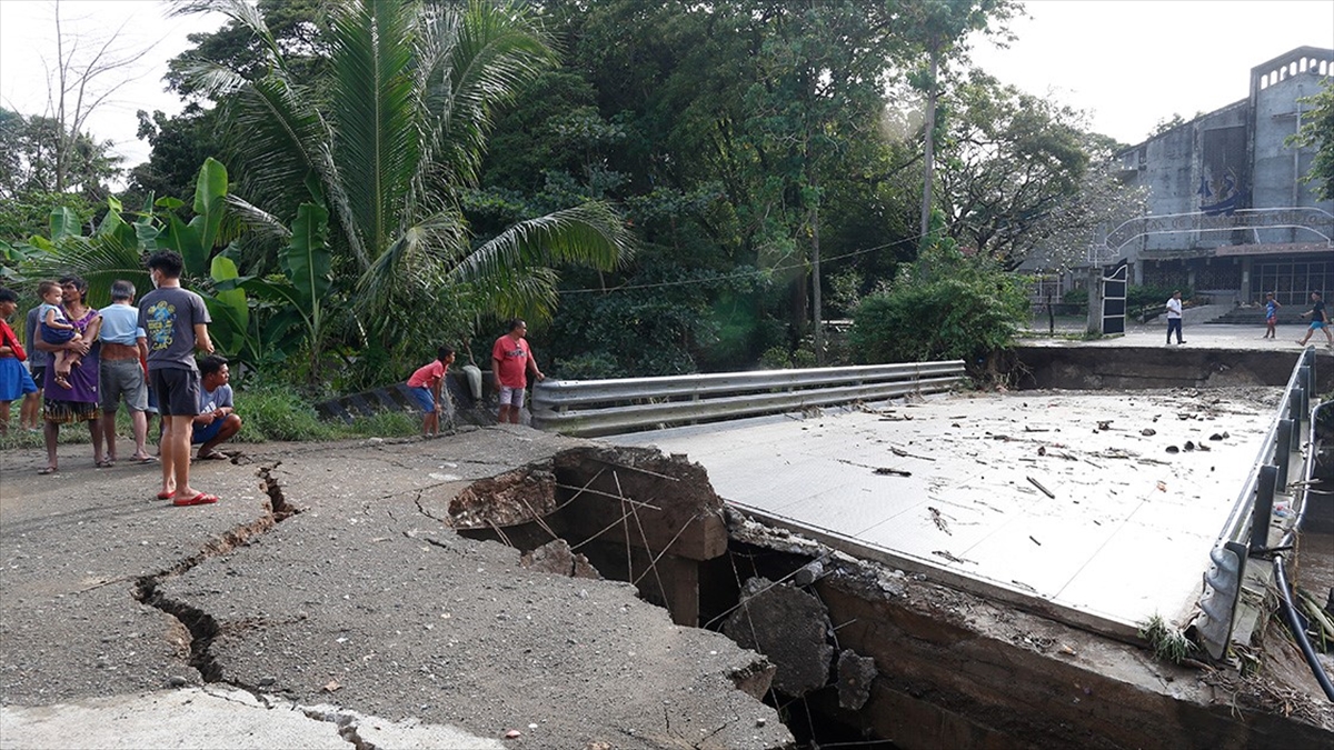 Filipinler'i Vuran Tayfunlar Nedeniyle Ölenlerin Sayısı 29'a Çıktı