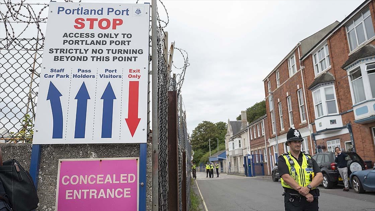 İngiltere, Sığınmacıların Kalacağı Gemiye İlk Grubu Yerleştirmeye Başladı