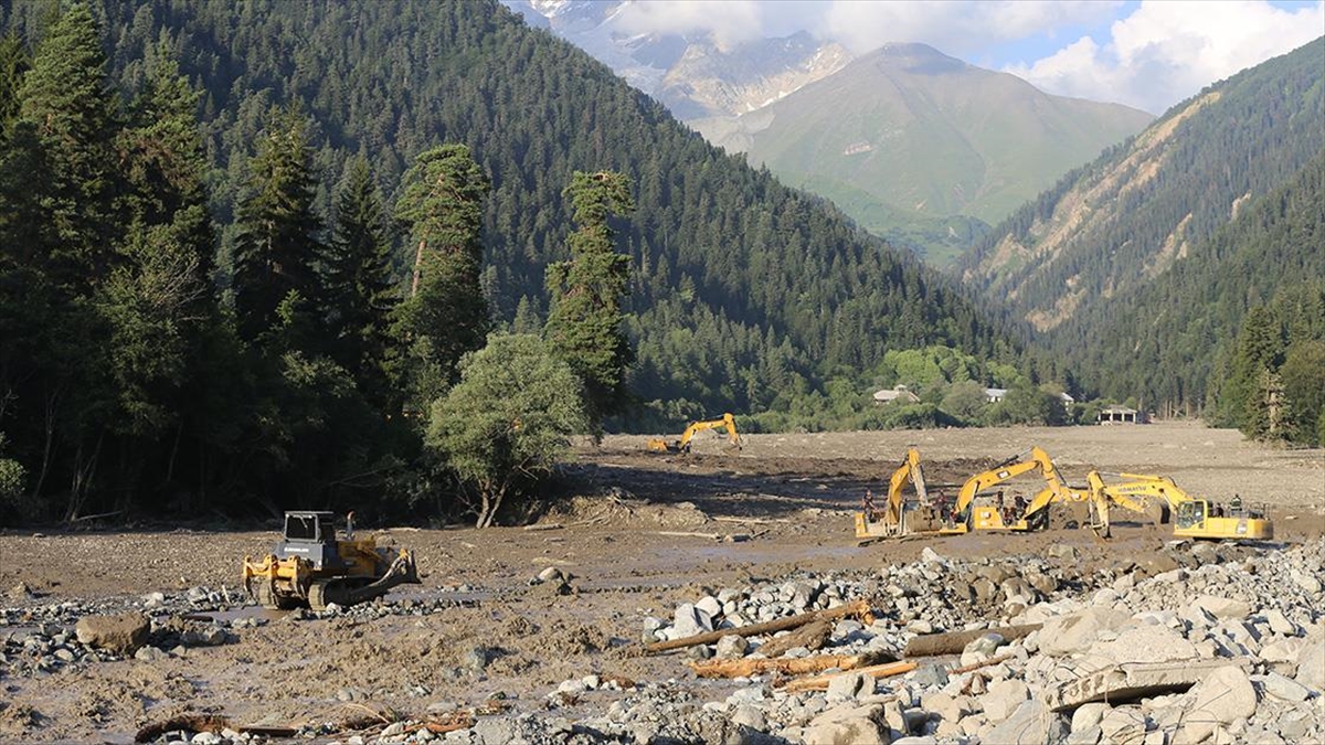 Gürcistan'ın Tatil Beldesi Şovi'deki Heyelanda Ölü Sayısı 19'a Çıktı