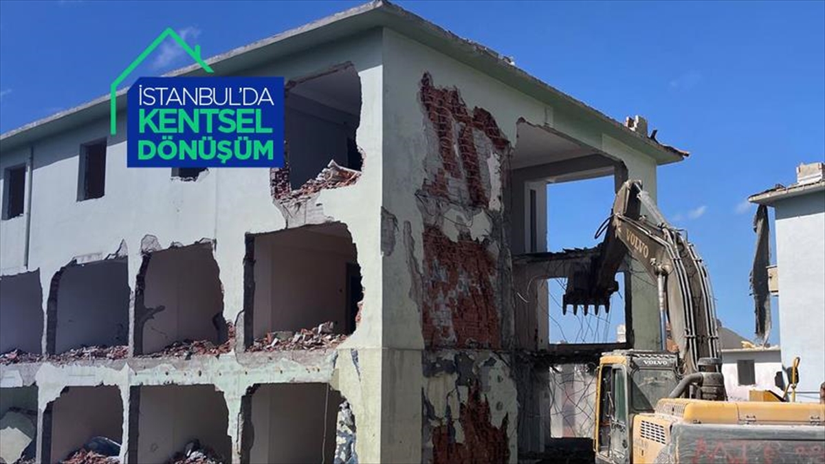 Büyükçekmece'de Riskli Yapıların Yıkımı Sürüyor