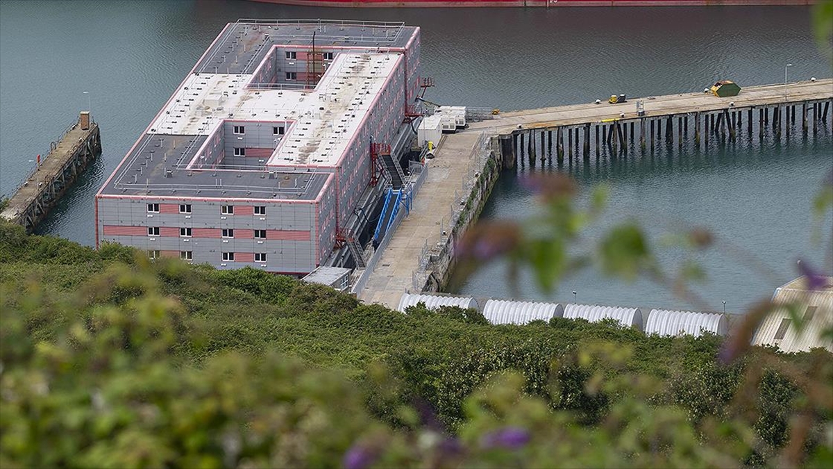 İngiltere, İlerleyen Günlerde Daha Fazla Sığınmacının Gemide Barındırılacağını Duyurdu