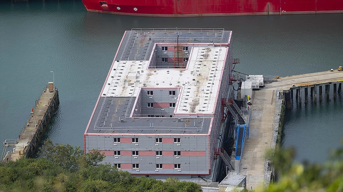 İngiltere'de "gemileri Beğenmiyorlarsa Fransa'ya Defolup Gitsinler" Tartışması