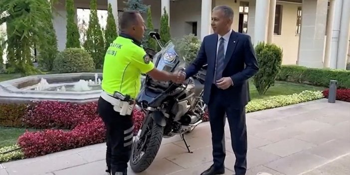Bakan Yerlikaya, Motosiklet Sürücüsünü Uyarı Tarzıyla Gündem Olan Polisi Kabul Etti