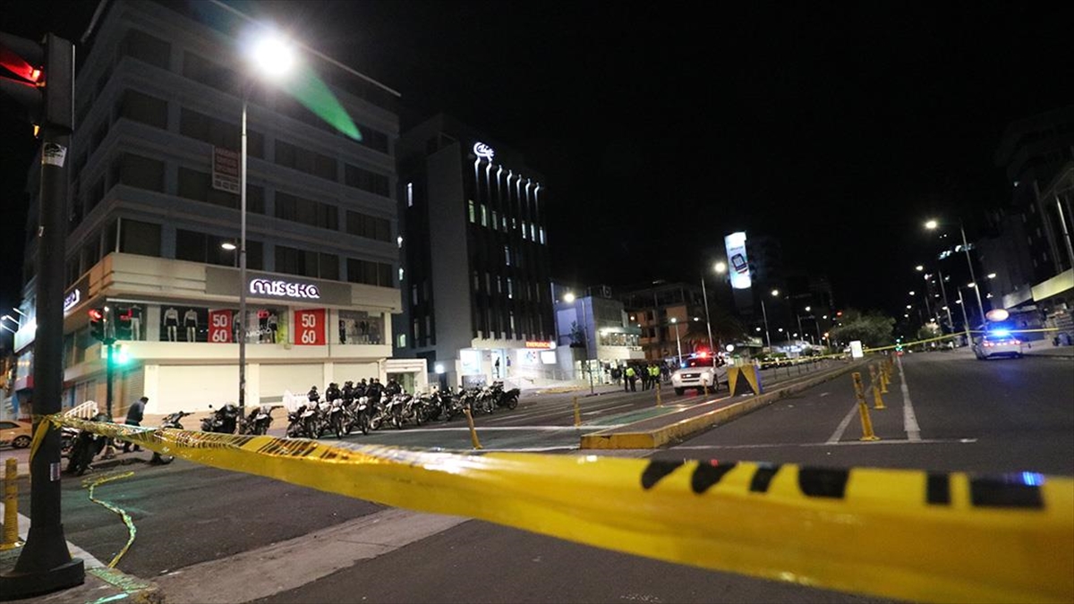 Ekvador'da Silahlı Saldırıya Uğrayan Devlet Başkanı Adayı Villavicencio Hayatını Kaybetti