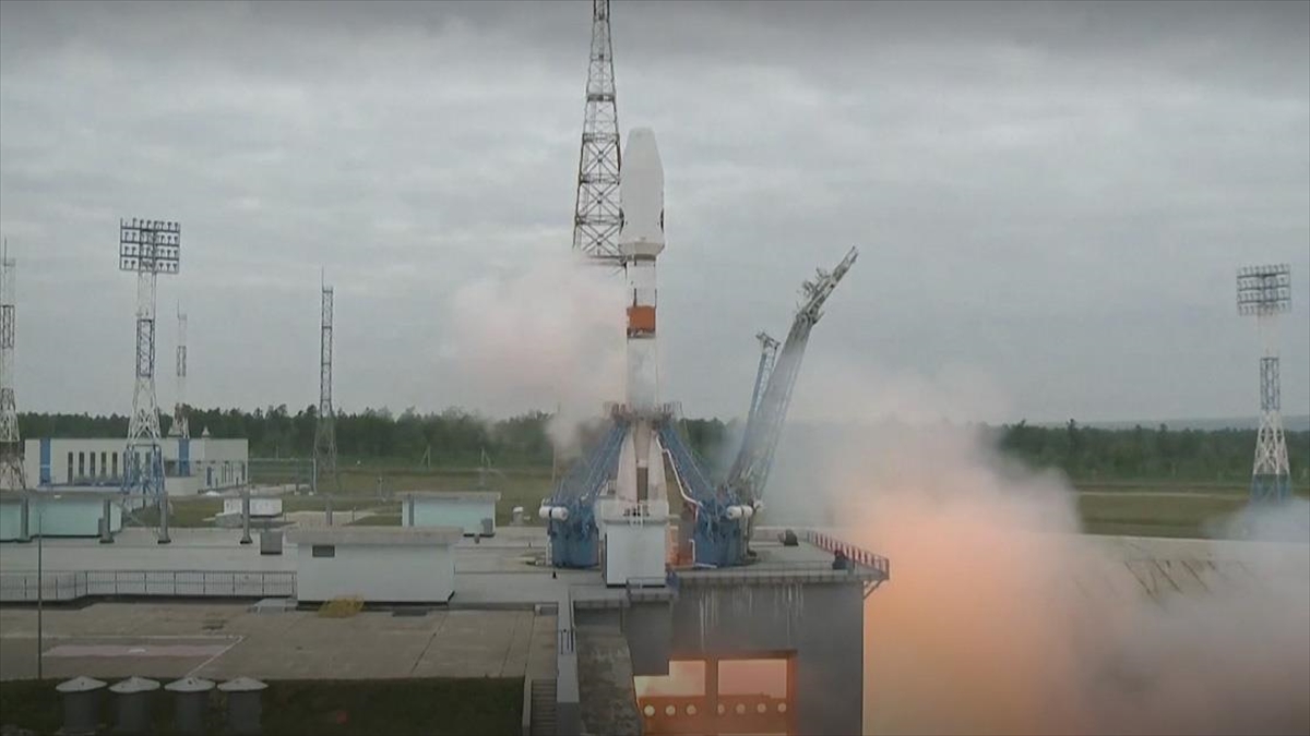 Rusya 47 Yıl Sonra İlk Defa Ay’a Uzay Aracı Gönderdi