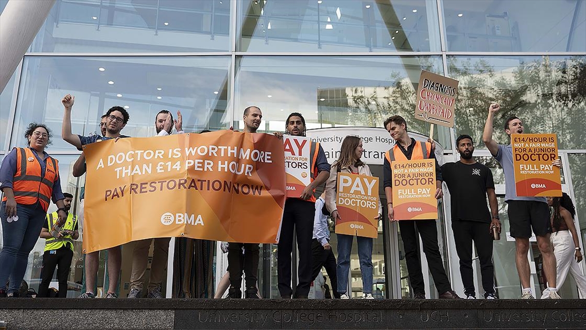 İngiltere'de Pratisyen Hekimler Bu Yıl Beşinci Kez Greve Gitti
