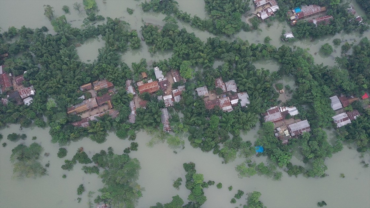 Bangladeş'te Muson Yağmurlarının Yol Açtığı Sellerde Ölenlerin Sayısı 48'e Çıktı