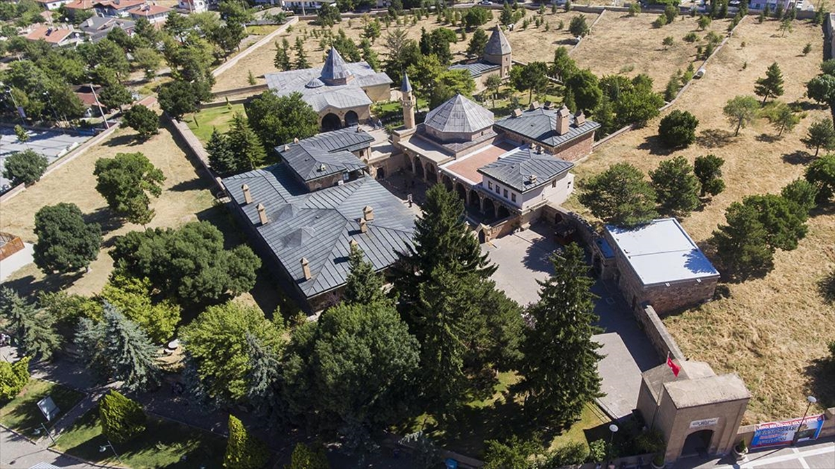 Hacı Bektaş Veli'nin Fikir Ve Düşünceleri İnsanlığın Yolunu Aydınlatıyor