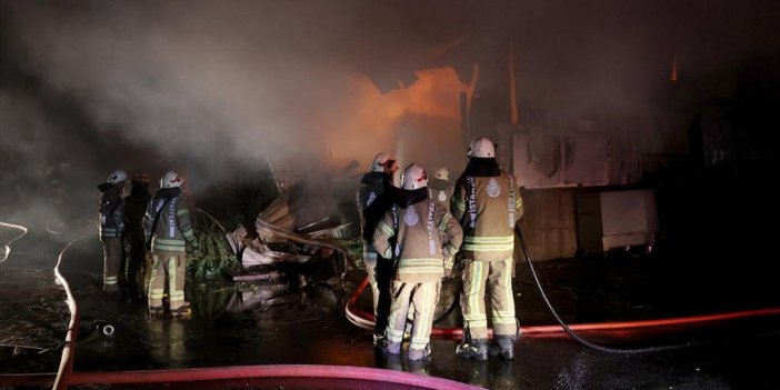 Sarıyer'de Geri Dönüşüm Tesisinde Çıkan Yangın Söndürüldü