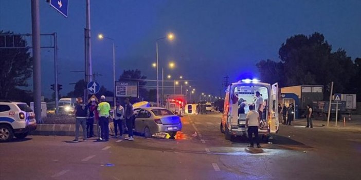 Minibüs ile otomobil çarpıştı, ölü ve yaralılar var