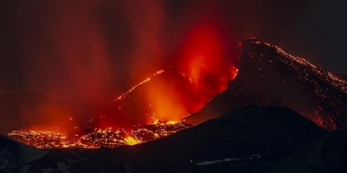 Etna Yanardağı'nda Patlama