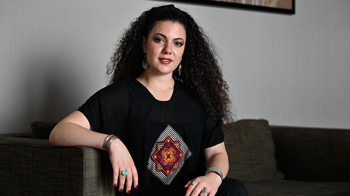 Şarkıcı Nai Barghouti: Kontrol Noktalarında En Korktuğum Şey, İsrail Askerlerinin Enstrümanımı Fark Etmesiydi