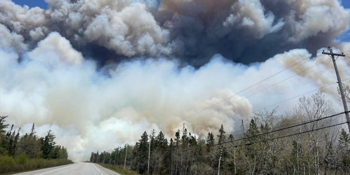 Kanada'nın Kuzeybatı Toprakları Eyaletindeki Yangın Nedeniyle Bölge Sakinleri Tahliye Ediliyor