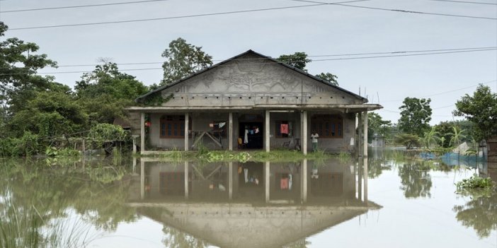 Hindistan'ın Kuzeyindeki Sel Ve Toprak Kaymalarında En Az 72 Kişi Öldü