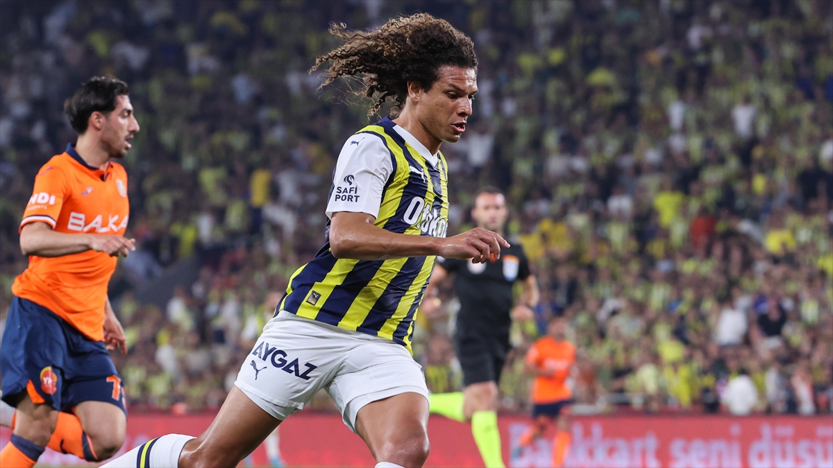 Fenerbahçe'nin Brezilyalı Futbolcusu Willian Arao, Panathinaikos'a Transfer Oldu