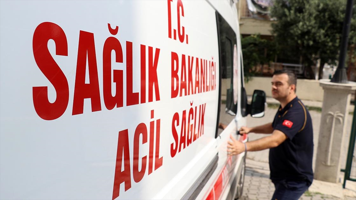 Marmara Depremi'nde Ailesini Kaybeden Umke Gönüllüsü Kahramanmaraş Depremlerinde Arkadaşlarıyla Can Kurtardı