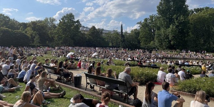 Varşova'nın 64 Yıllık Geleneği: Lazienki Park'ta Chopin Dinletisi