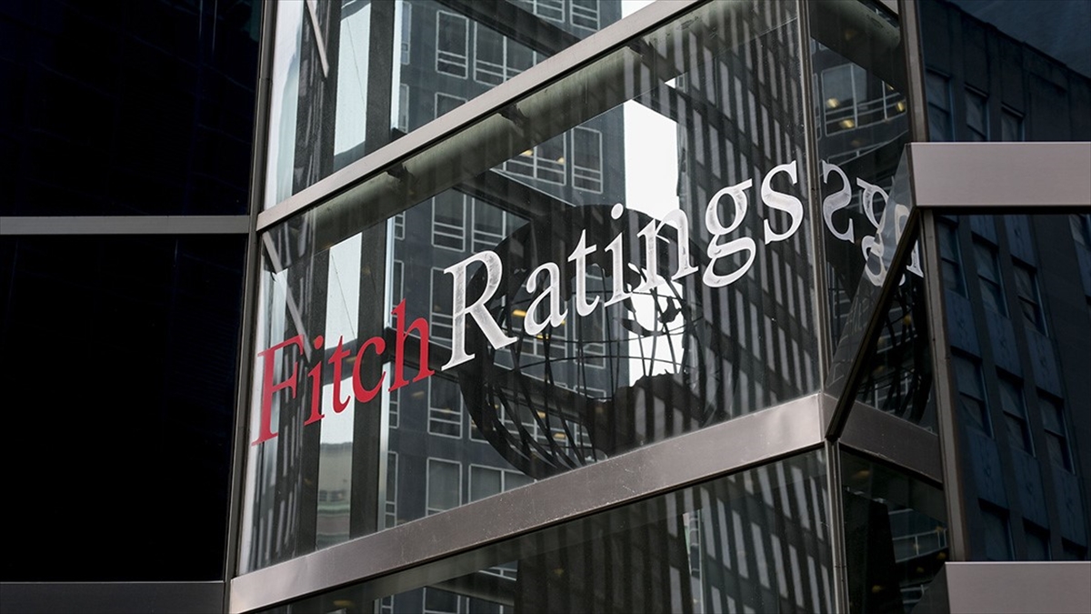 Fitch Ratings: Yapışkan Enflasyon Birleşik Krallık'ta Faizin Daha Yüksek Seviyede Pik Yapma Riskini Artırdı