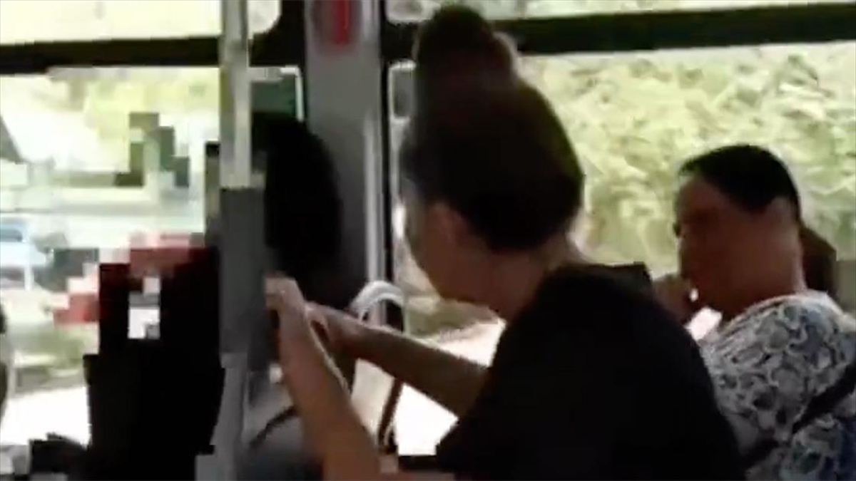 Kocaeli'de Otobüste Çarşaflı Kadına Hakaret Ettiği Öne Sürülen Şüpheli Gözaltına Alındı