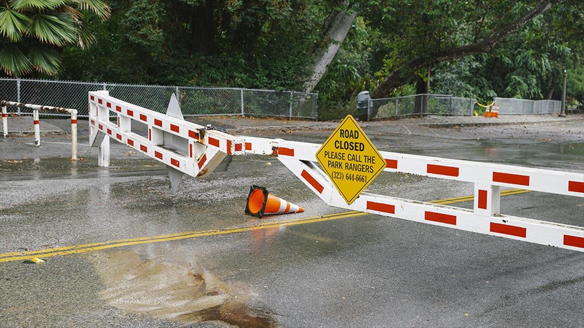 Tropikal Fırtına Seviyesine Gerileyen Hilary Kasırgası, Meksika Ve Abd'de Etkisini Gösteriyor