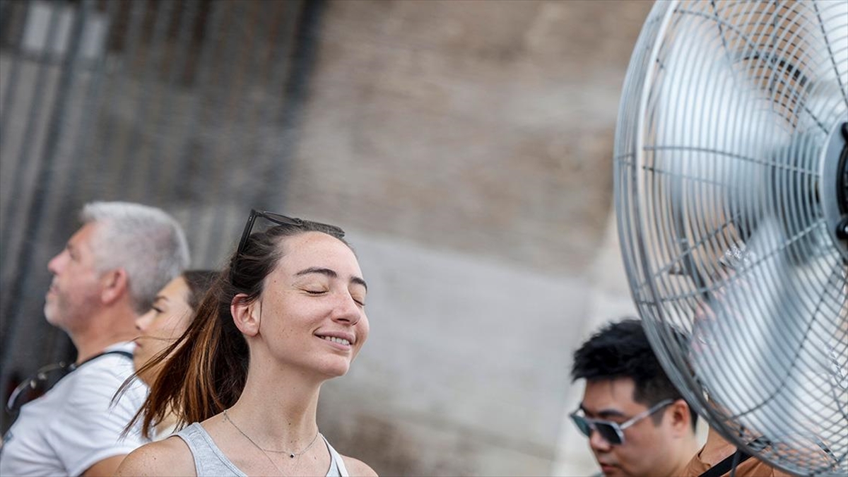 İtalya'da Aşırı Sıcaklar Nedeniyle "kırmızı Alarm" Verilen Kentlerin Sayısı Artıyor