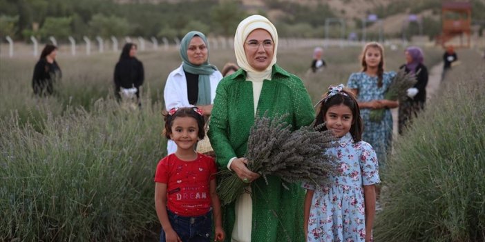 Emine Erdoğan, Ankara'da Ekolojik Köy Ziyareti Ve Lavanta Hasadı Yaptı