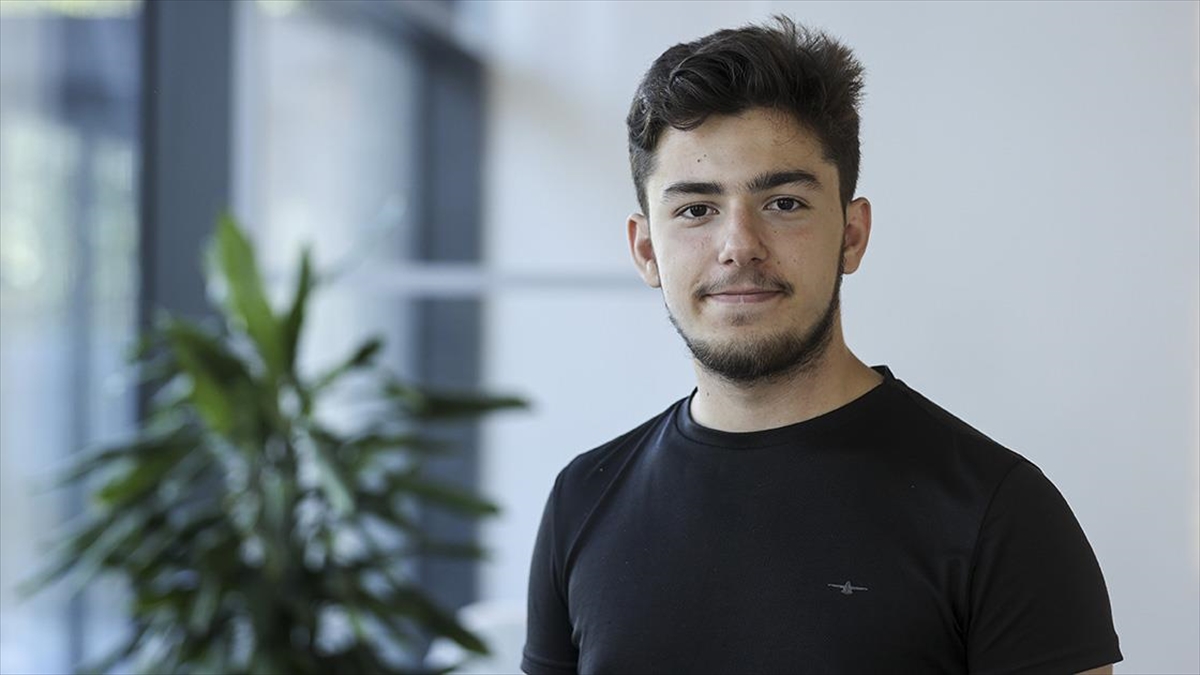 Yks Arapça Dil Testi'nin Türkiye Birincisi Furkan, Yüzde Yüz Burslu İlahiyata Yerleşti